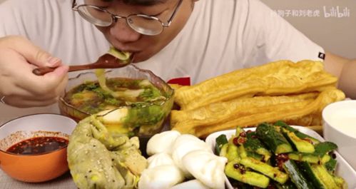 時(shí)宴吃播 重慶美食界掀起直播 麥旋風(fēng) 催生吃播培訓(xùn)新職業(yè)